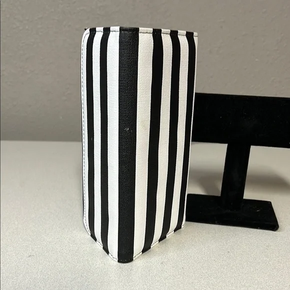 Kut from the Kloth Black and White Wallet Sleek Design - Picture 2 of 5